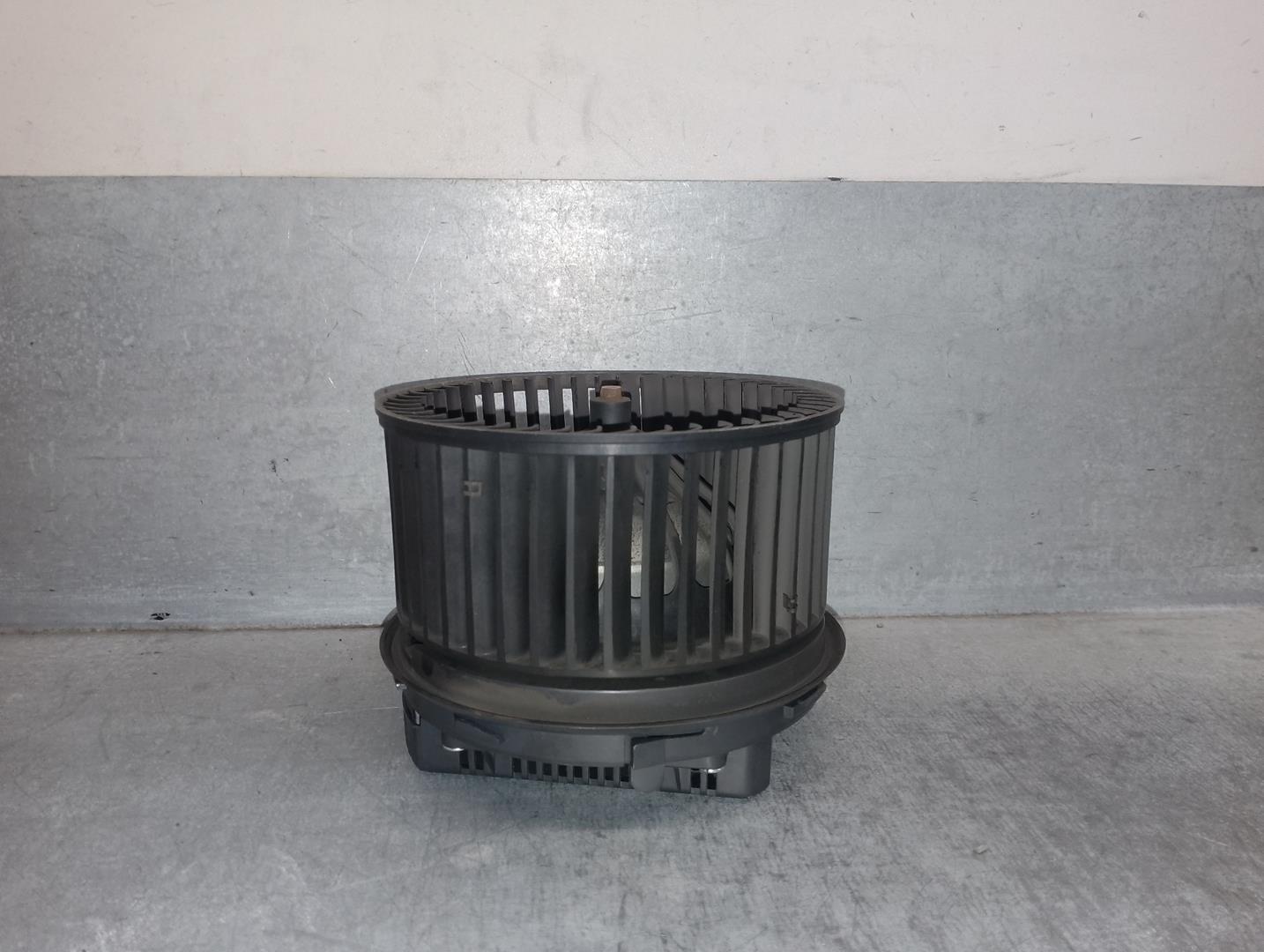 VOLVO C30 1 generation (2006-2013) Heater Blower Fan 4M5H18456CD, 5027252473, VISTEON 24211856
