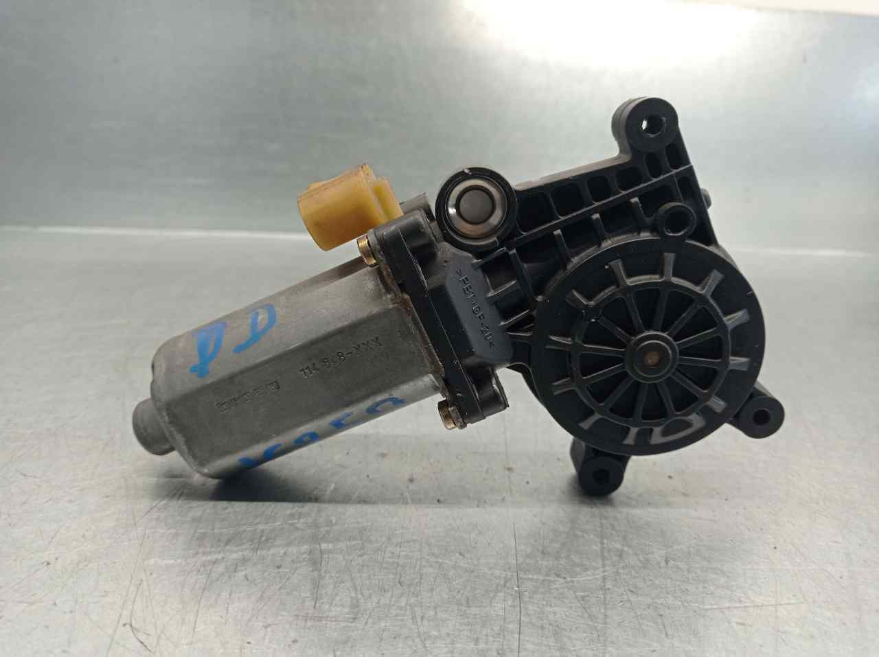 VAUXHALL Clio 2 generation (1998-2013) Front Right Door Window Control Motor 0130821691 19833439