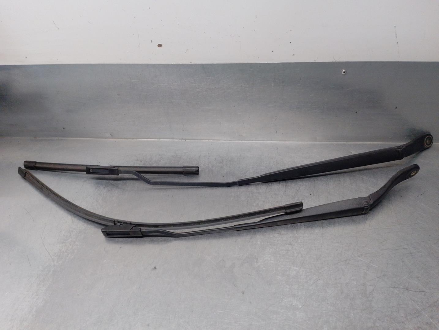 CITROËN C1 1 generation (2005-2016) Front Wiper Arms 9683381680, 9683382180 24152230