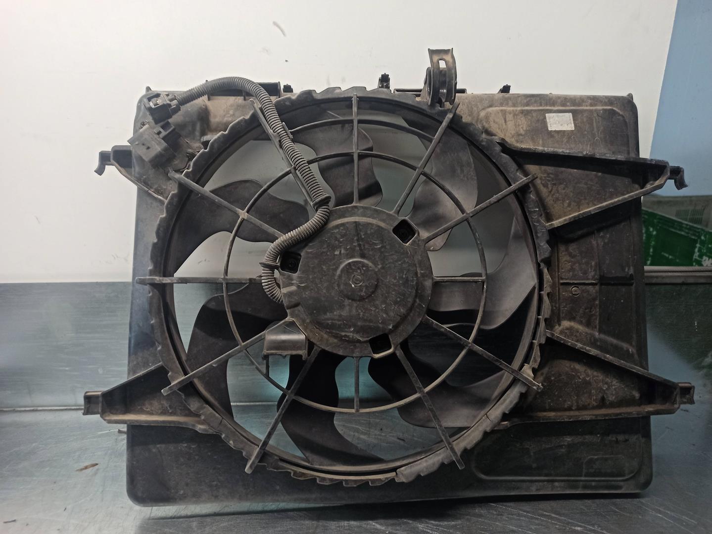 HYUNDAI i30 FD (1 generation) (2007-2012) Difūzoriaus ventiliatorius 06792510 19767953