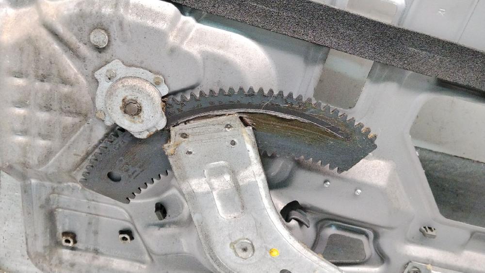 Elevalunas trasero derecho D4EA 8348026030 de Hyundai Santa fé i (sm) 2001-2006 113 CV con 222000 km - pieza usada