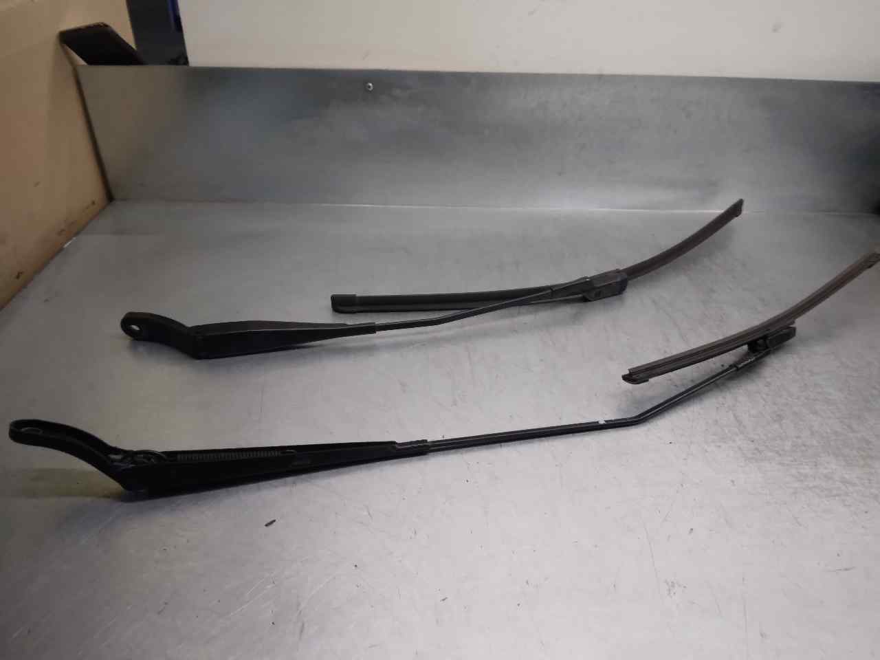 PEUGEOT 2008 1 generation (2013-2020) Front Wiper Arms 9673292080, 9673291980 24138292