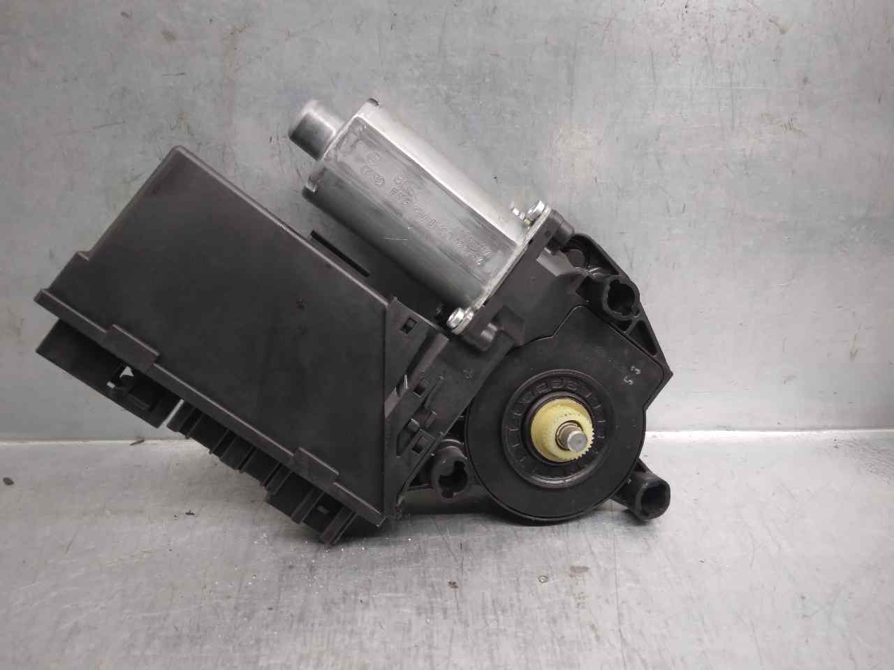 AUDI A4 B6/8E (2000-2005) Moteur de commande de vitre de porte avant droite 8E1959802B,47PINES,5PUERTAS 24180819