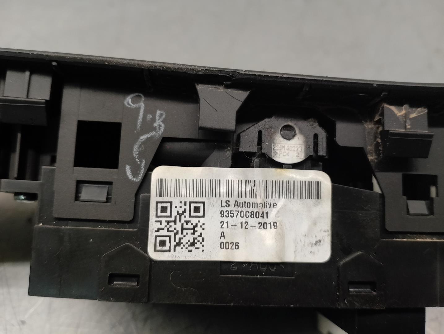 HYUNDAI i20 IB (2 generation) (2014-2020) Front Left Door Window Switch 93570C8041 24206659