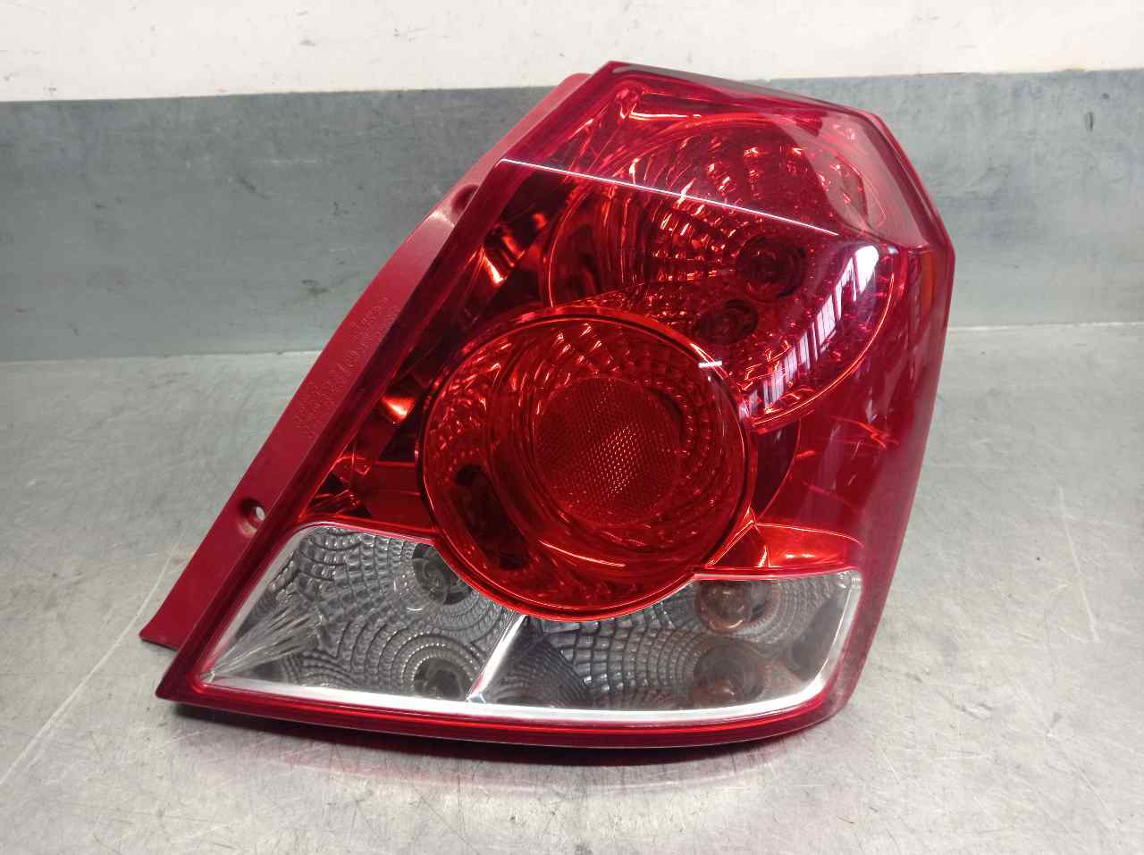 CHEVROLET Aveo T200 (2003-2012) Rear Right Taillight Lamp 3PUERTAS 19789374