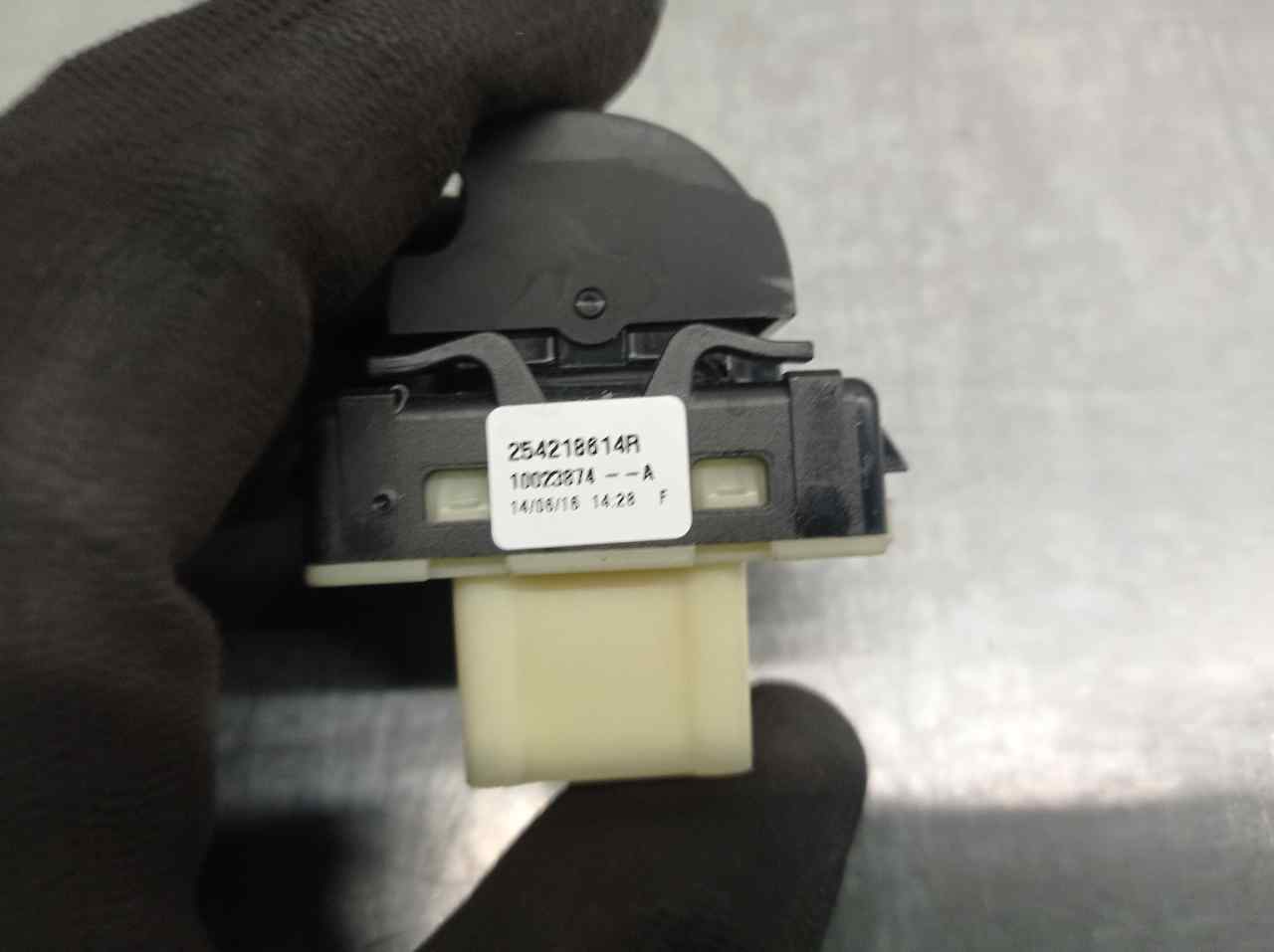 RENAULT Clio 3 generation (2005-2012) Front Right Door Window Switch 254218614R 21097660