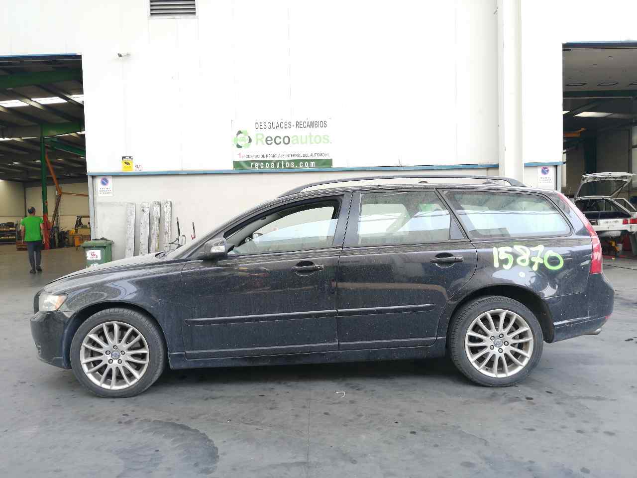 VOLVO V50 1 generation (2003-2012) Priekšējais labais spārns NEGRA,31278845+ 19819565