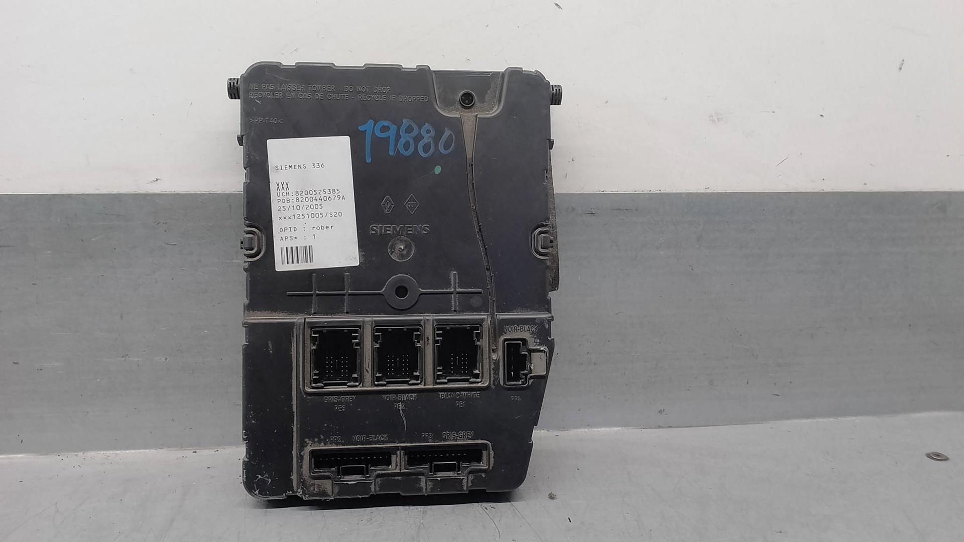 RENAULT Megane 2 generation (2002-2012) Fuse Box 8200525385, S118400260D, SIEMENS 24209067