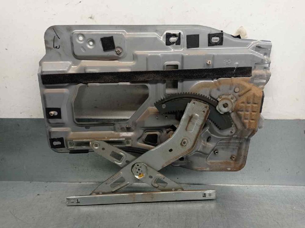 Elevalunas trasero izquierdo D4EA 9881026200 de Hyundai Santa fé i (sm) 2001-2006 125 CV con 194001 km - pieza usada