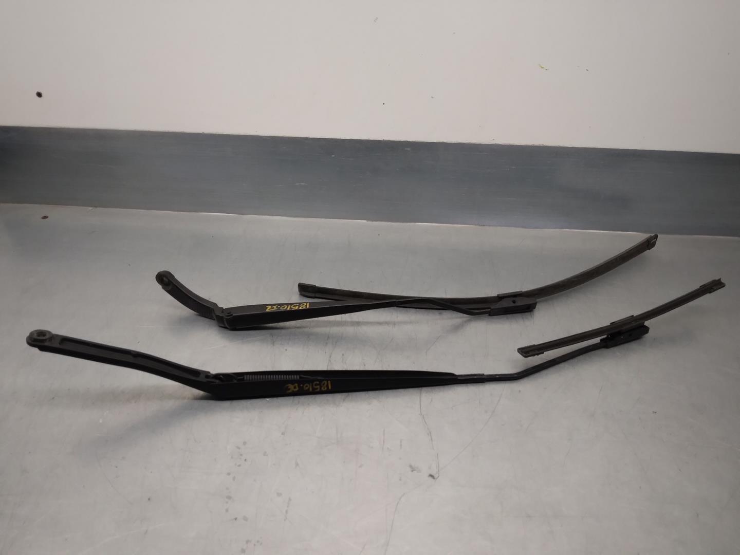 RENAULT Clio 3 generation (2005-2012) Front Wiper Arms 288816122R, 288869893R 21733922