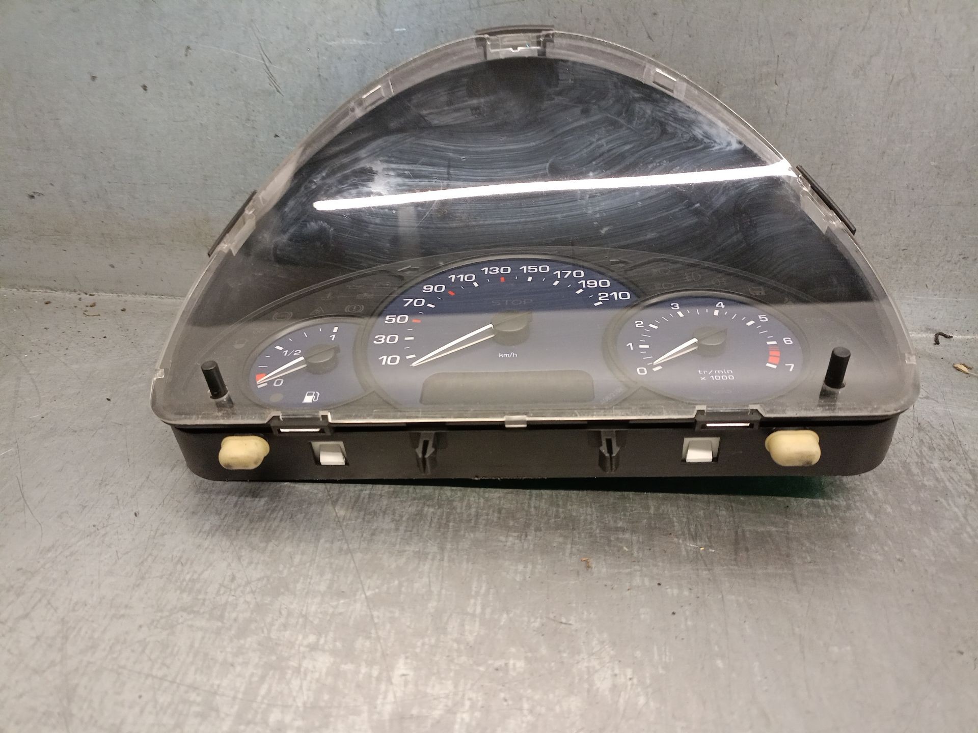Cuadro de instrumentos KFV 9658241480 de Peugeot 1007 (km_) 2005-0 75 CV con 148000 km - pieza usada