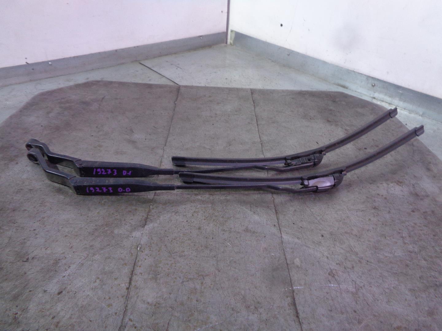 VOLVO V40 1 generation (1996-2004) Front Wiper Arms 30874355, 4634334931 24217899