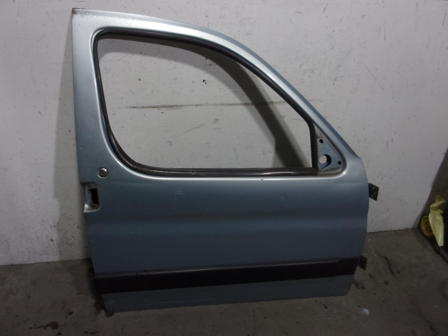 PEUGEOT Partner 1 generation (1996-2012) Front Right Door 9004W2, AZULCLARO, 5PUERTAS 24163456