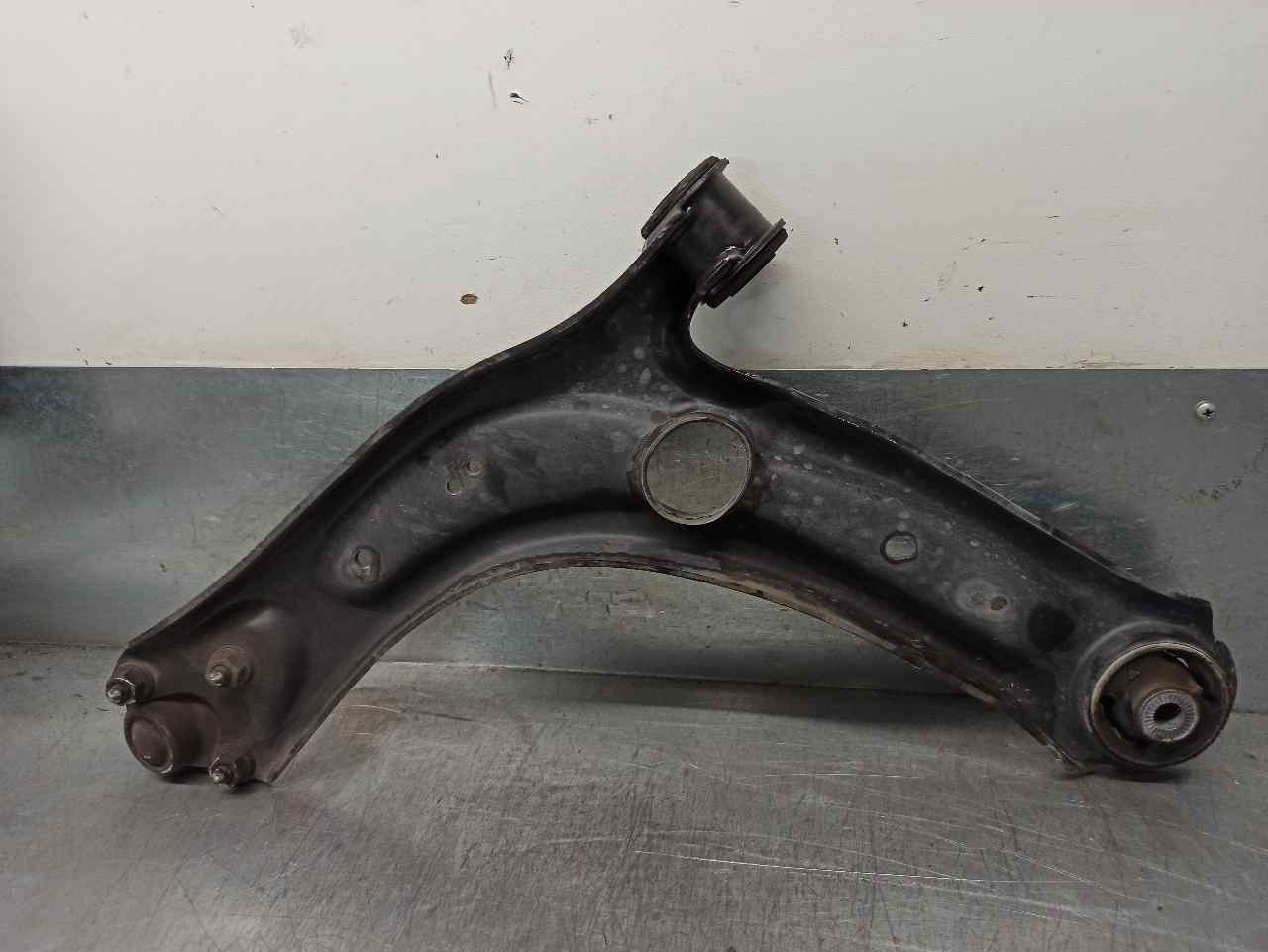 SKODA Karoq 1 generation (2017-2024) Front Right Arm 3Q0407152E 24131687