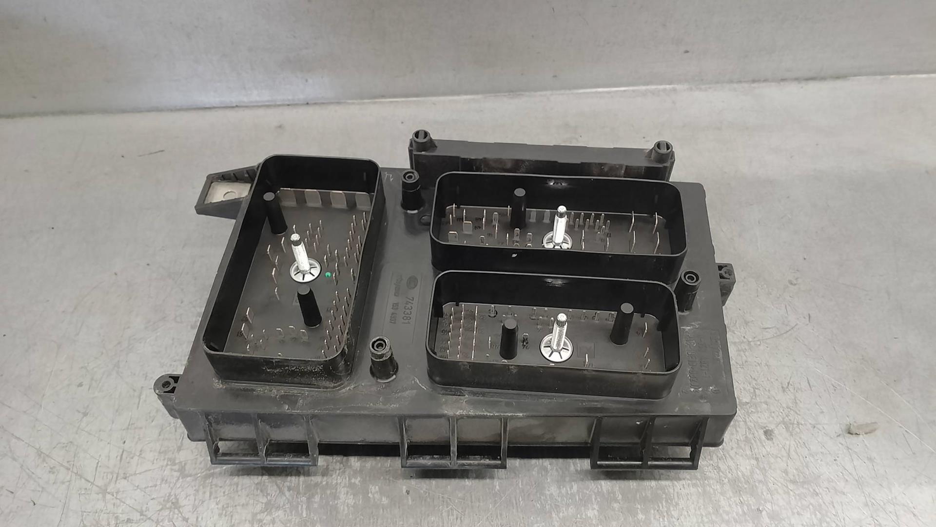 OPEL Astra J (2009-2020) Fuse Box 13191127, 5DK00866812, HELLA 24225004