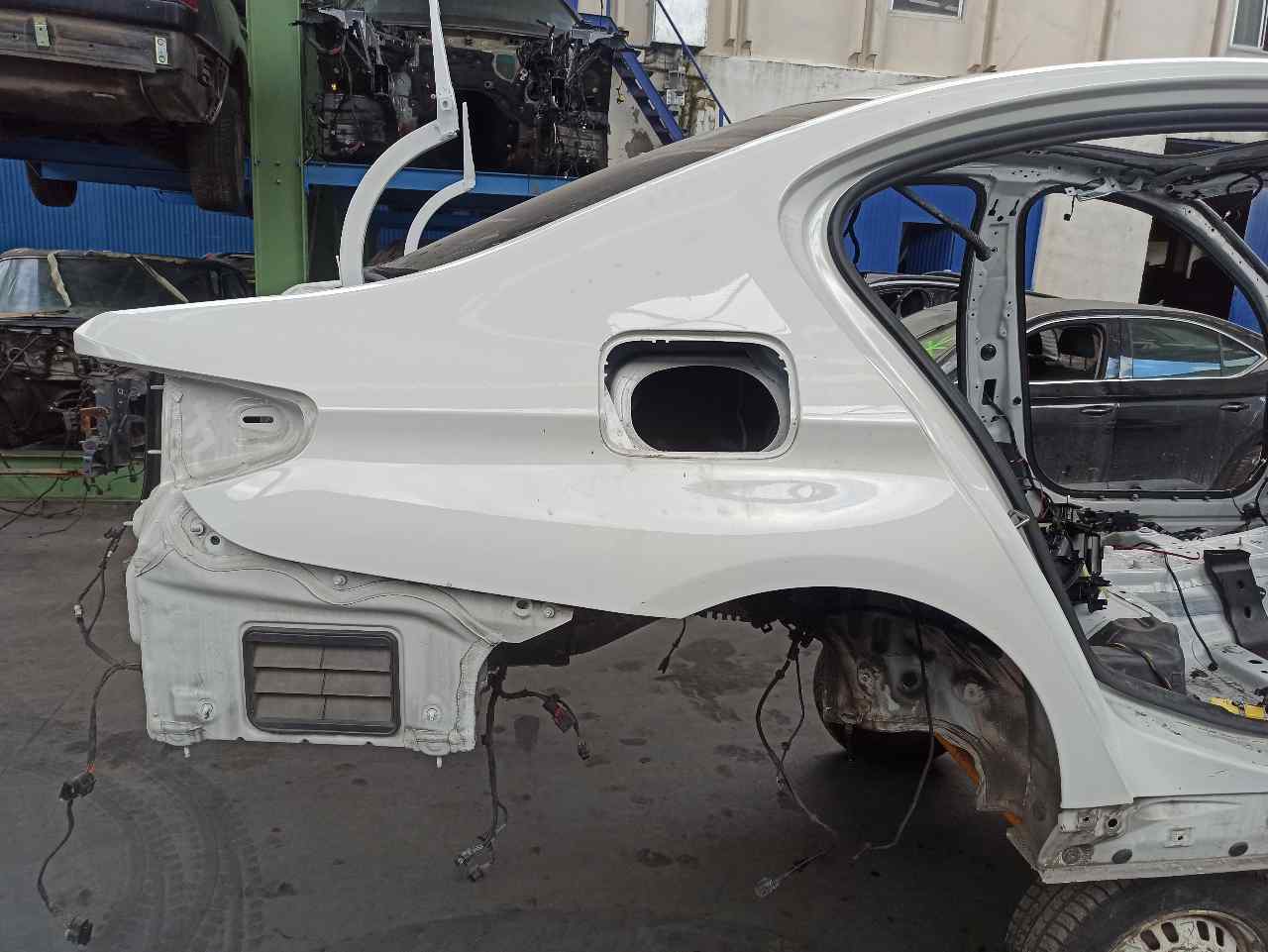 BMW 5 Series F10/F11 (2009-2017)  Заднее правое крыло 41007437520, CORTECARROCERIA 22777822