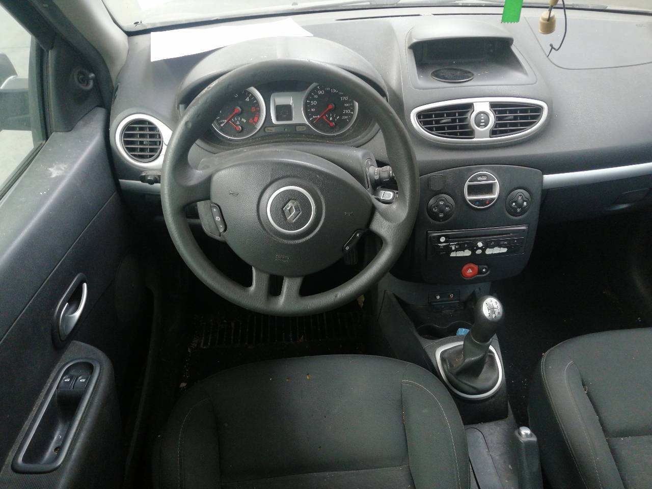 RENAULT Clio 3 generation (2005-2012) Front Left Wheel Hub 8200345944 24212649