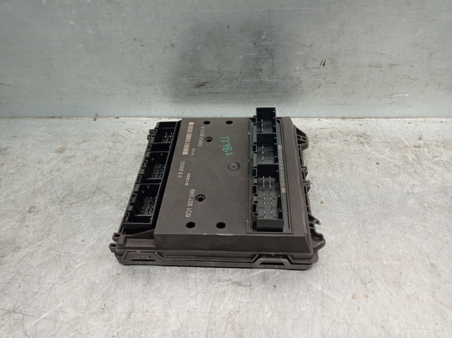 VOLKSWAGEN Fabia 6Y (1999-2007) Fuse Box SIEMENS,SIEMENS+5WK48212D 19768682