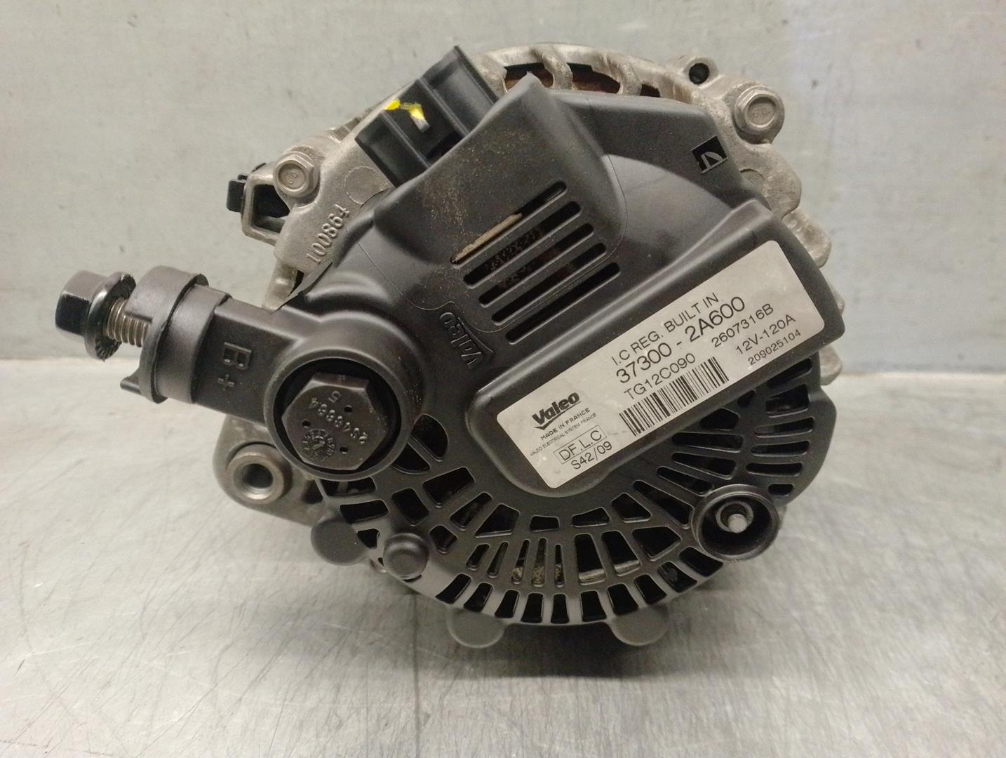 HYUNDAI i30 FD (1 generation) (2007-2012) Alternator 373002A600, TG12C090, VALEO 24543989