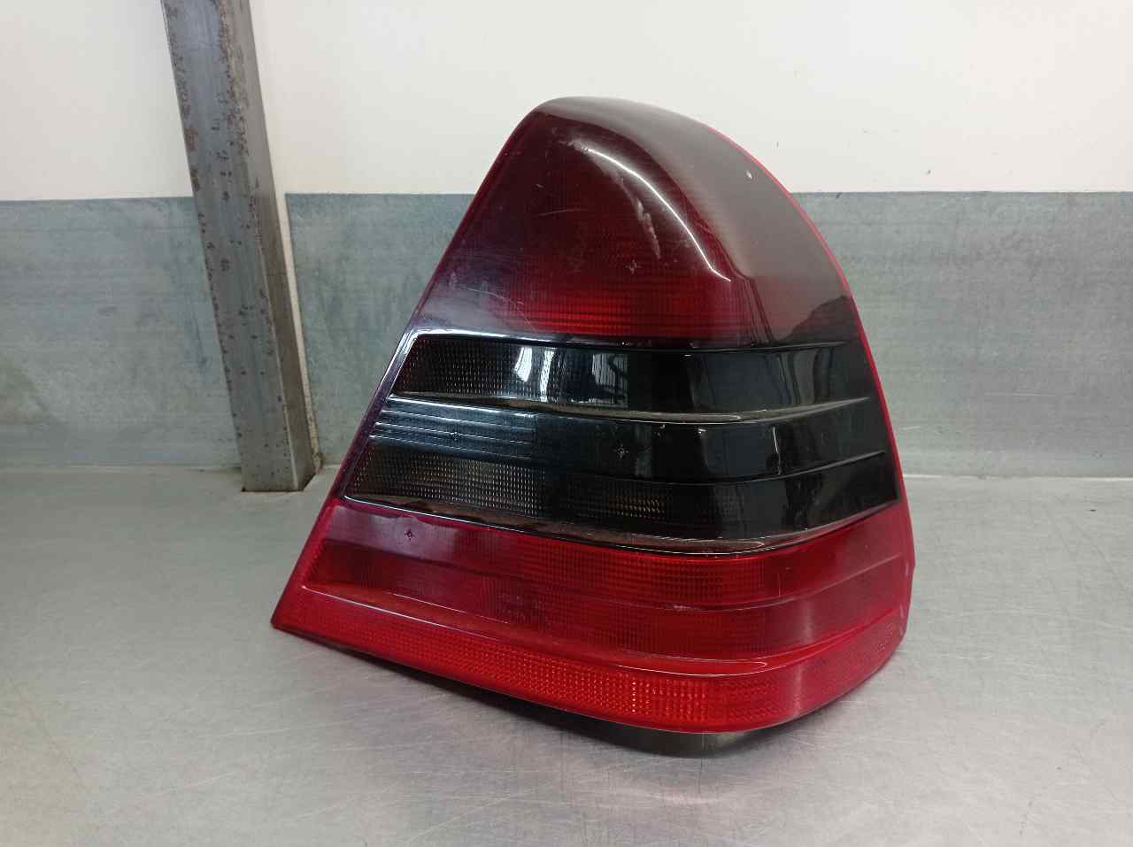 MERCEDES-BENZ C-Class W202/S202 (1993-2001) Rear Right Taillight Lamp 2028203664, 4PUERTAS 21721553