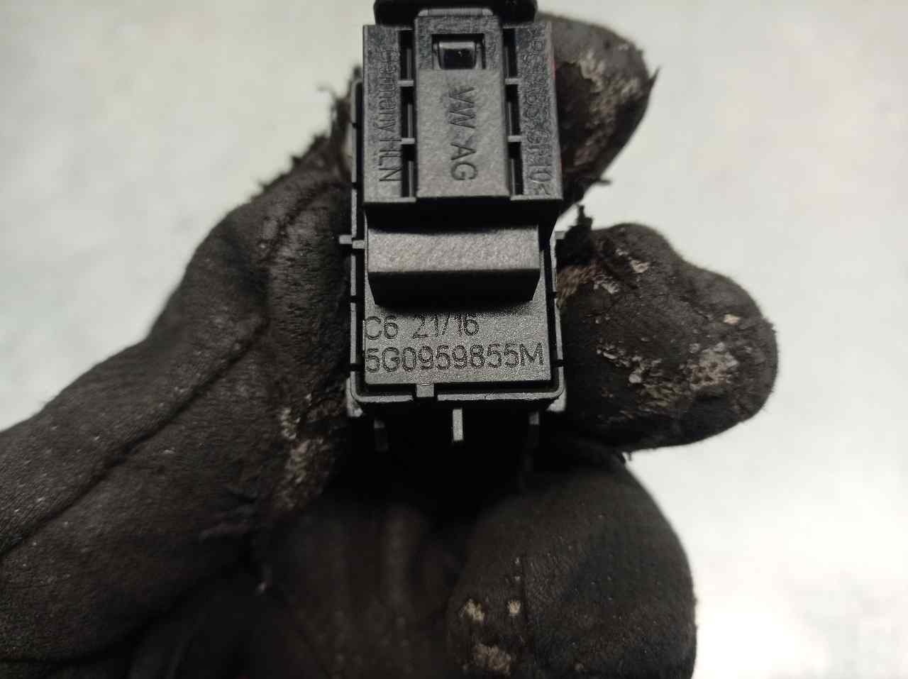 VOLKSWAGEN Passat B8 (2014-2023) Front Right Door Window Switch 19847792