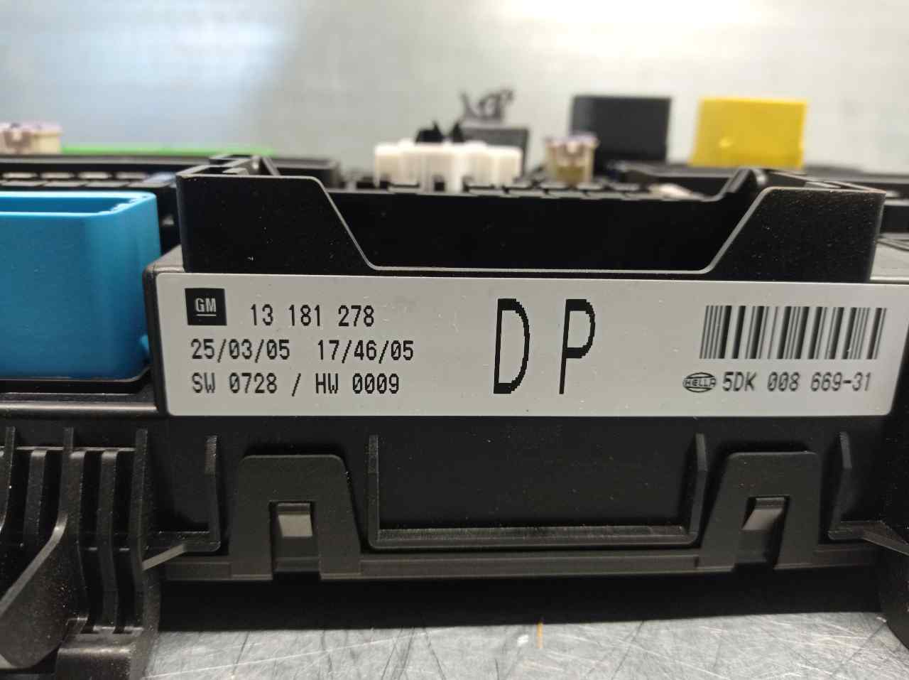 OPEL Astra J (2009-2020) Fuse Box 13181278, 5DK00866931, HELLA 20995370