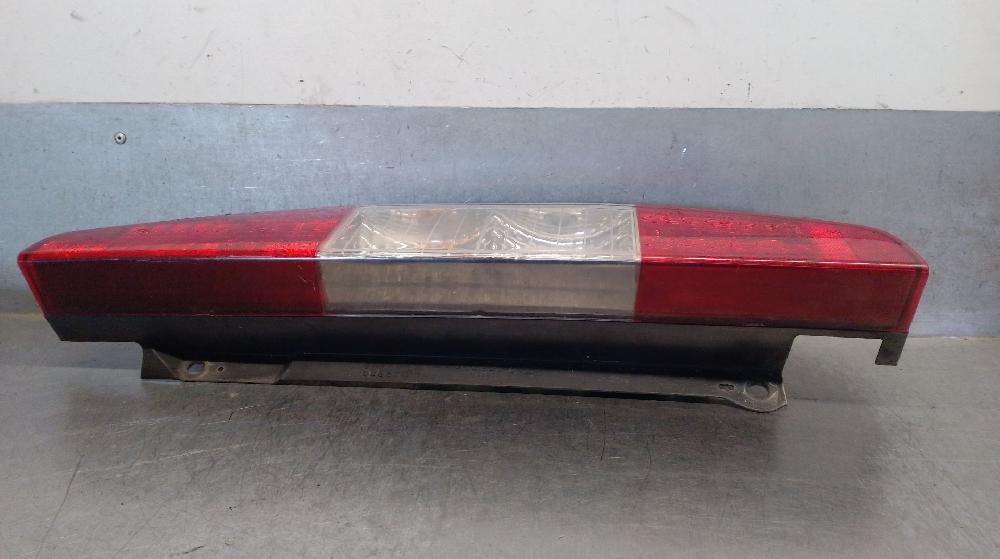 Scheinwerfer hinten rechts 223A7000 51735978 de Fiat Doblo furgoneta/monovolumen (223_) 2006-0 105 CV con 248000 km - pieza usada