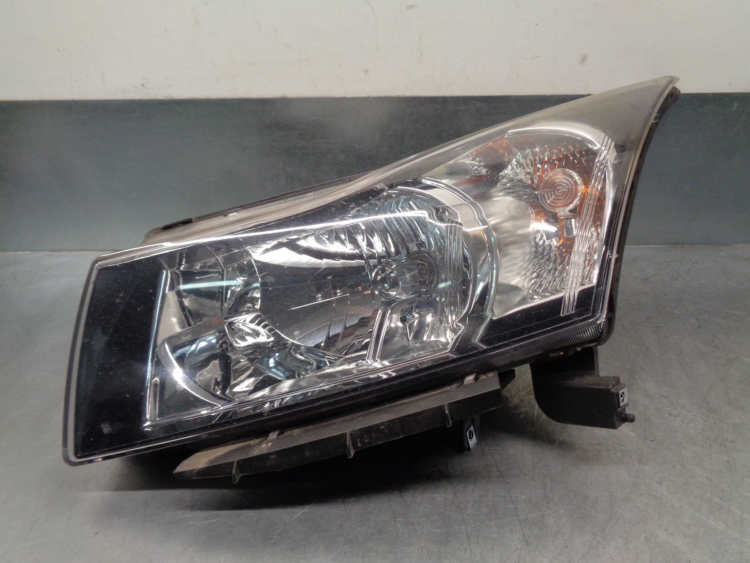 CHEVROLET Cruze 1 generation (2009-2015) Front Left Headlight 95913326+ 19764273