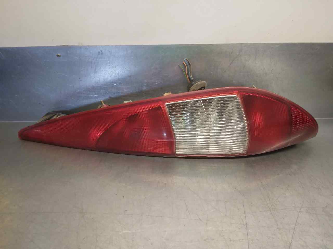 FORD Mondeo 3 generation (2000-2007) Rear Right Taillight Lamp 1S7113404C, 5PUERTAS 19828858