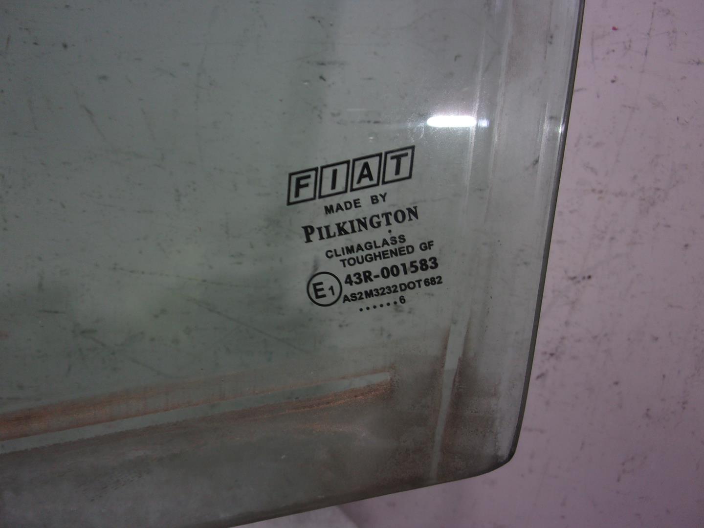 FIAT Grande Punto 1 generation (2006-2008) Priekinė kairė fortkutė (mažasis stiklas) 43R001586 24157491