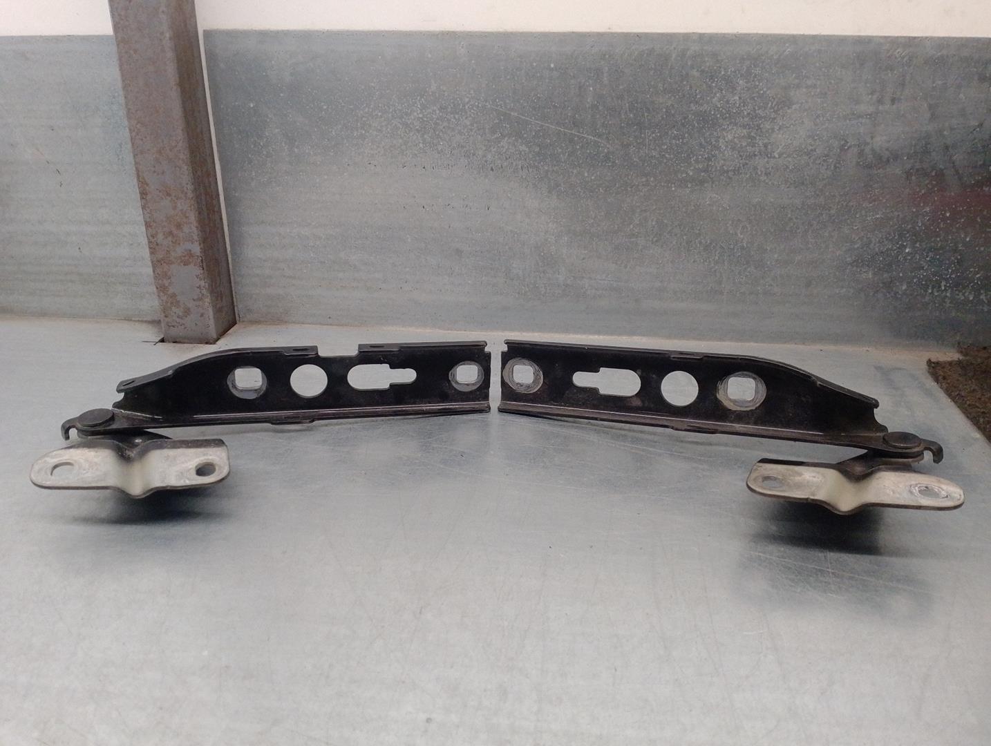 AUDI Q3 8U (2011-2020) Front Right Bonnet Hinge 8U0823302, 8U0823301 23966849