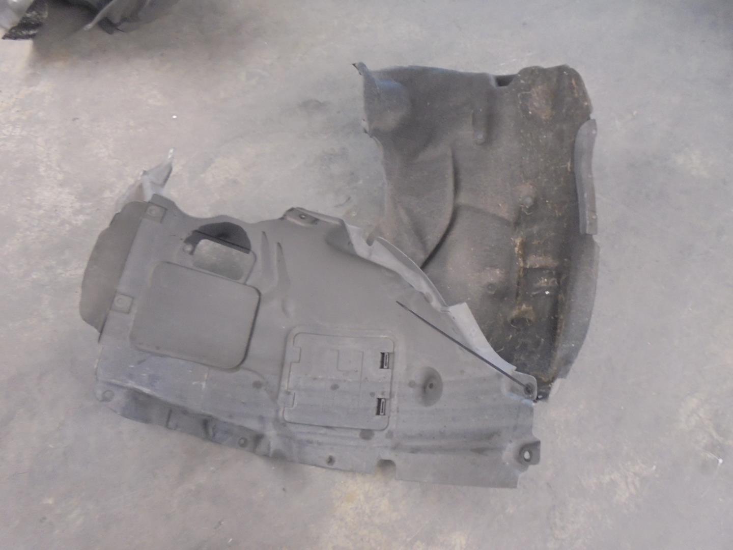 BMW 1 Series F20/F21 (2011-2020) Priekšējais labais paspārnis 7241846, 276487, CESTA4C 24191261