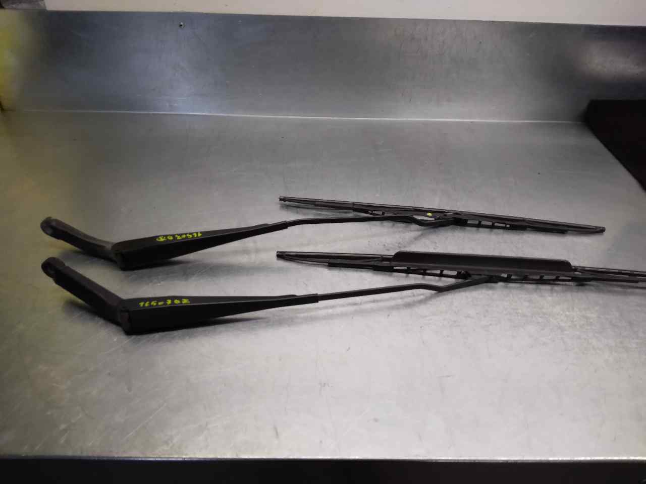 FORD Mondeo 3 generation (2000-2007) Front Wiper Arms 1S7117526AB 19842816