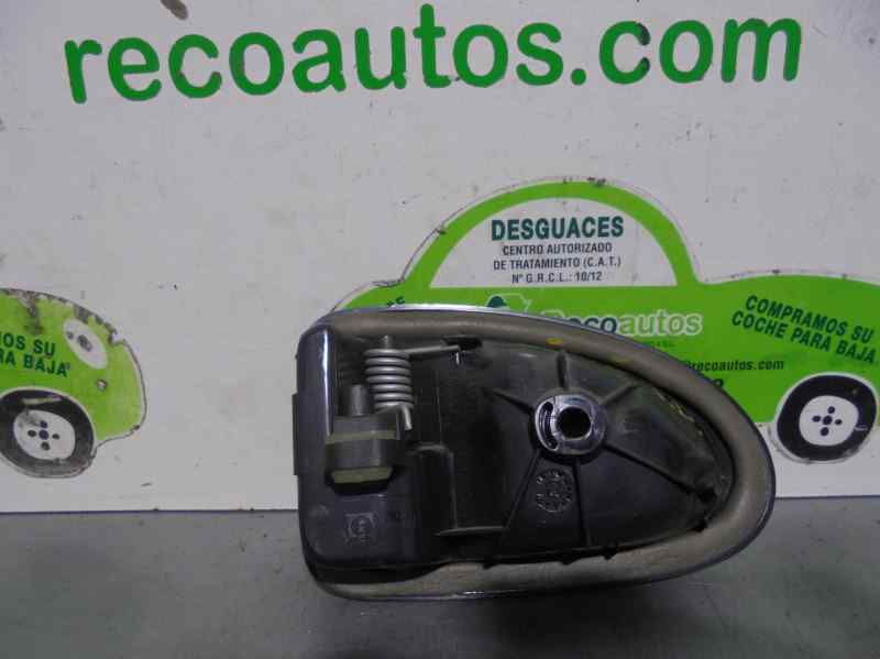 RENAULT Clio 2 generation (1998-2013) Højre bagerste indvendige åbningshåndtag 7700423888 19583400