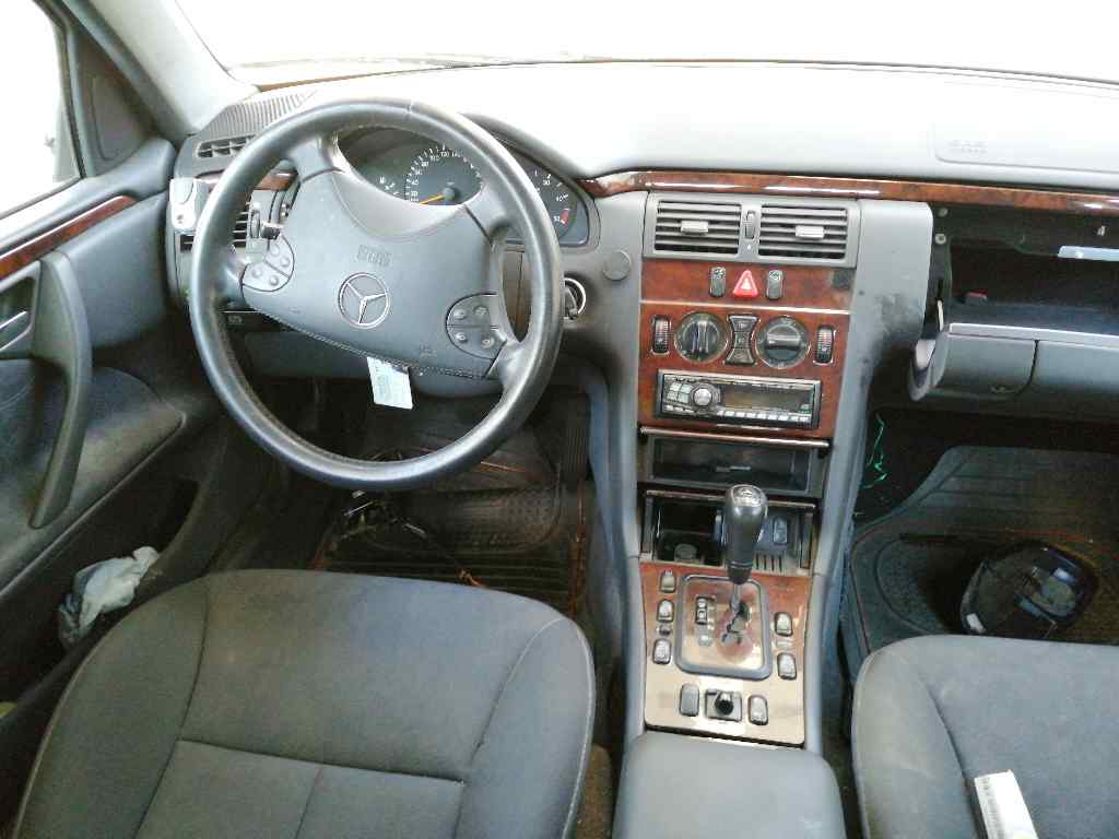 MERCEDES-BENZ E-Class W210 (1995-2002) Rear Right Wheel Hub 2023500206 19734889