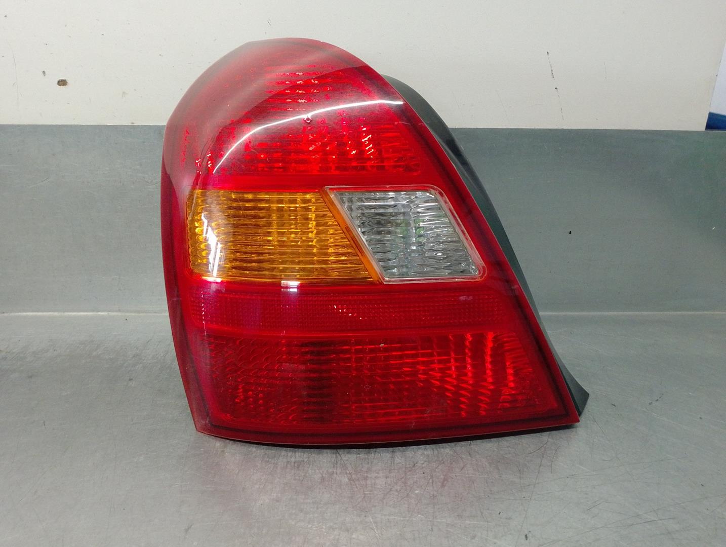 HYUNDAI Santa Fe SM (2000-2013) Rear Left Taillight 924012D0, DEALETA, 5PUERTAS 21720079