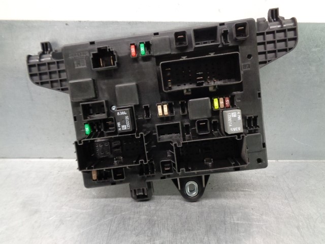 OPEL Astra J (2009-2020) Fuse Box 13302300 19789748