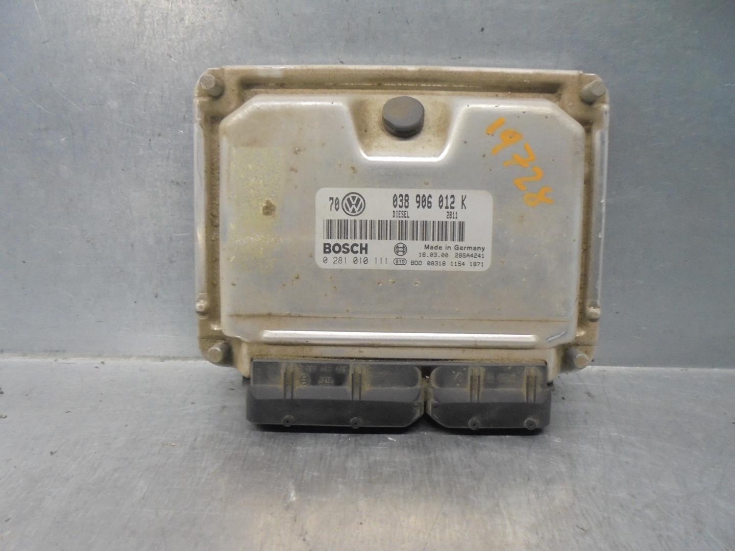 VOLKSWAGEN Golf 4 generation (1997-2006) Motorkontrolenhed ECU 038906012K,0281010111 24200445