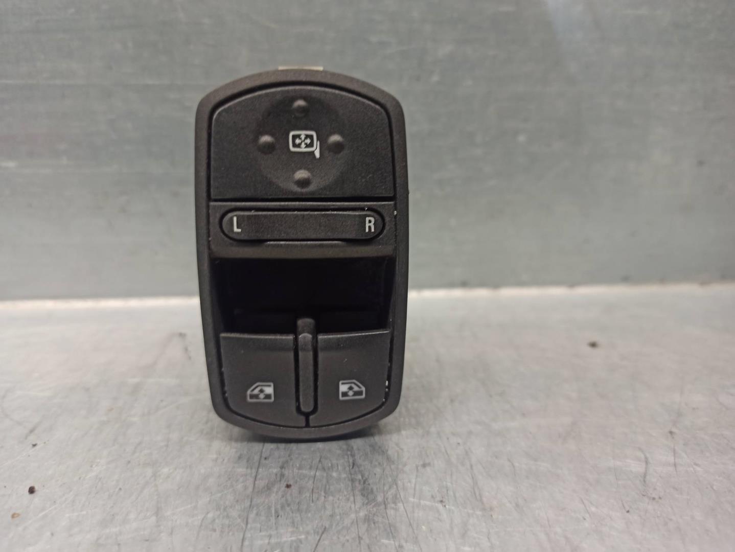 OPEL Corsa D (2006-2020) Кнопка стеклоподъемника передней левой двери 13430017, 315625731 24163989