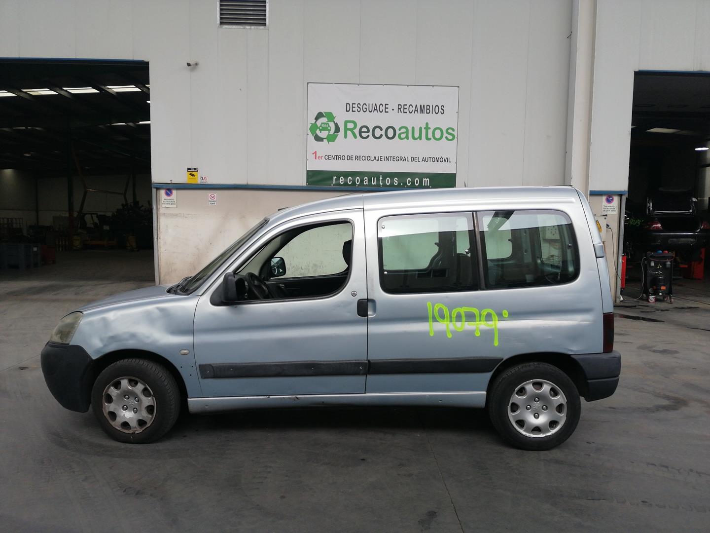 PEUGEOT Partner 1 generation (1996-2012) Front Left Door 9002T9, AZULCLARO, 5PUERTAS 24163610