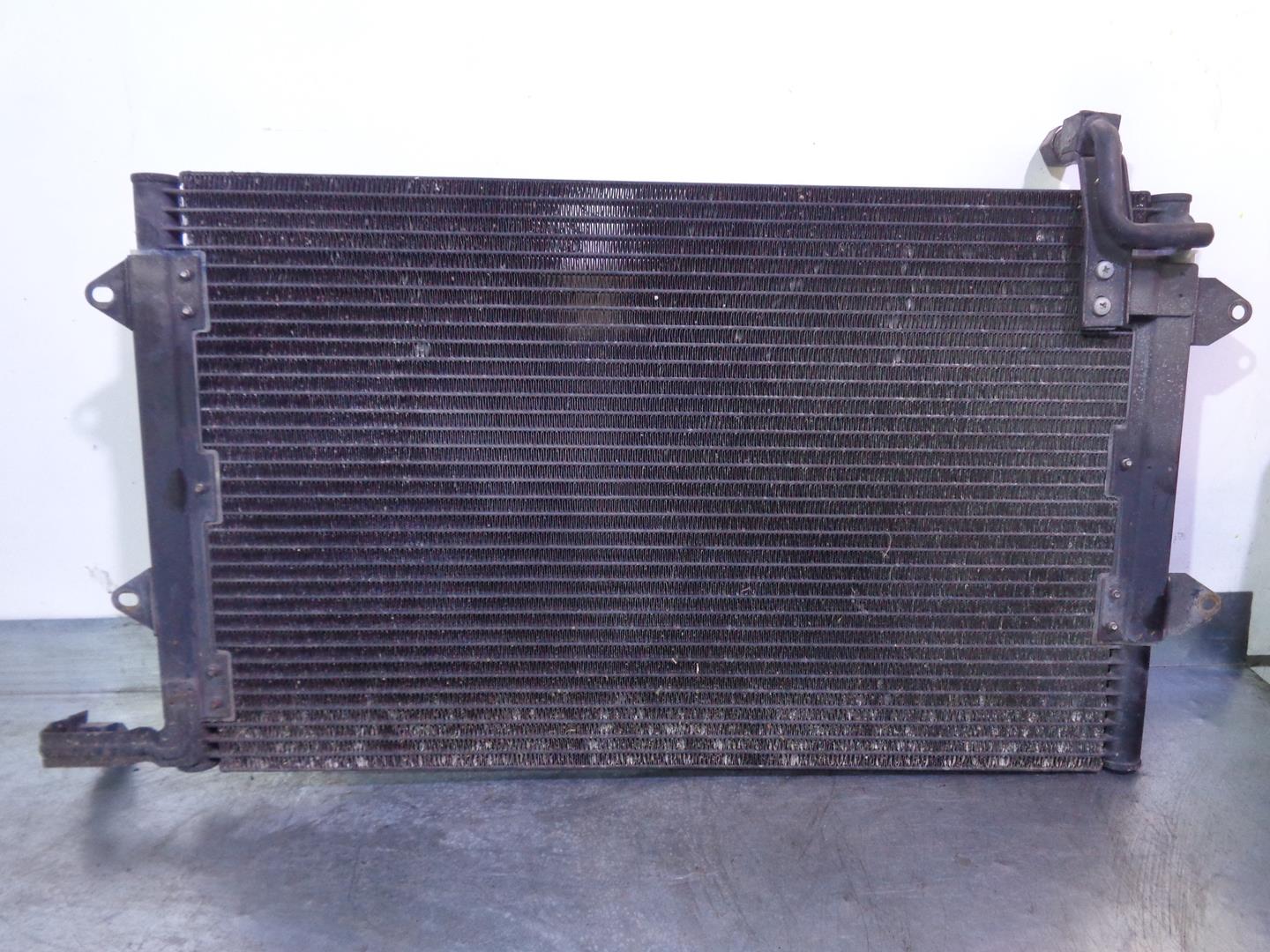 VOLKSWAGEN Golf 3 generation (1991-1998) Radiateur de climatisation 1H0820413 21104242