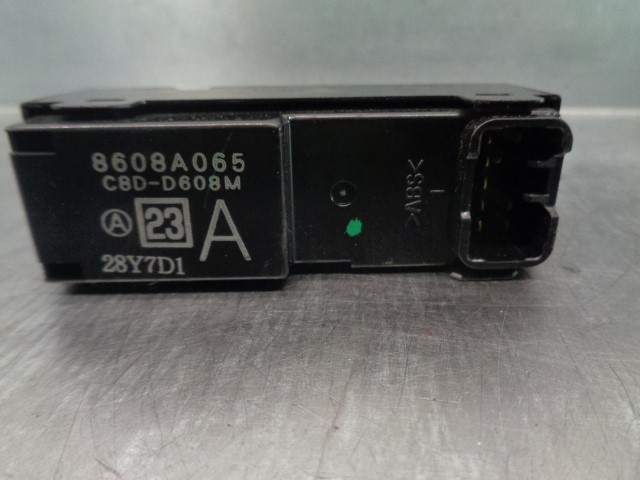 MITSUBISHI ASX 1 generation (2010-2020) Front Right Door Window Switch 8608A065 19814219