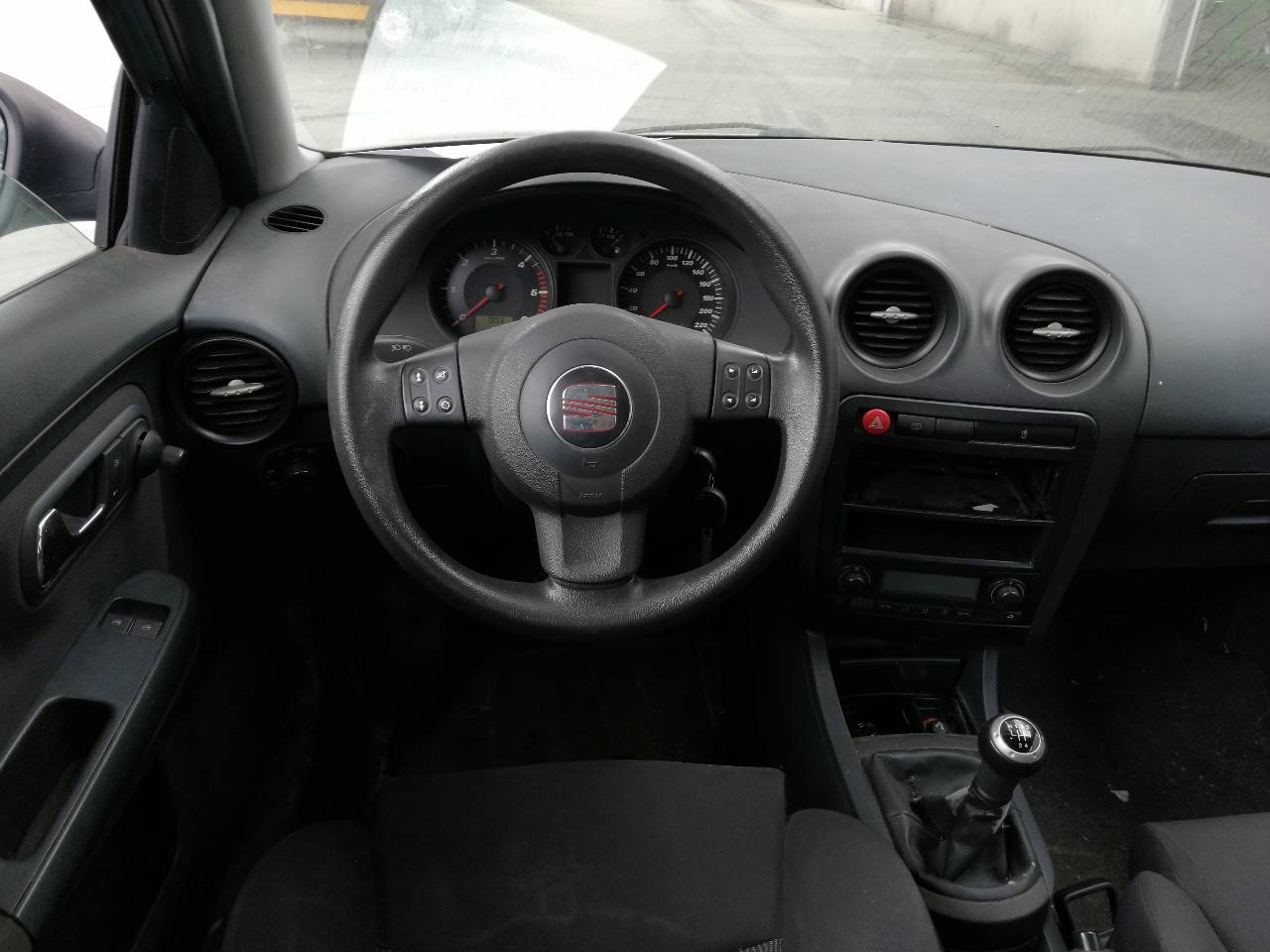 SEAT Ibiza 3 generation (2002-2008) Ремень безопасности передний левый 6L4857705E, CONPRETENSOR, 5PUERTAS 24222936