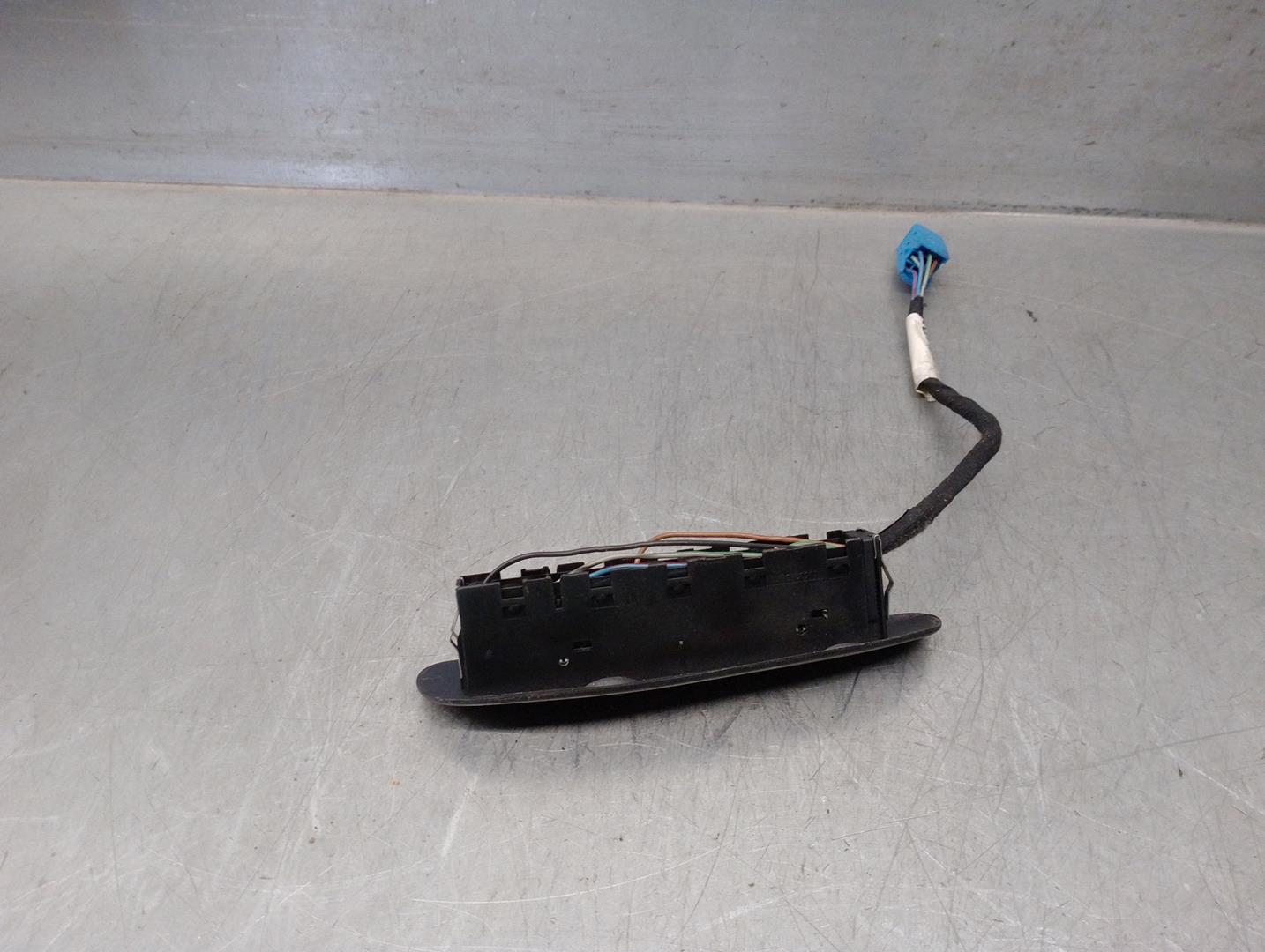 OPEL Vectra B (1995-1999) Front Right Door Window Switch 90433372, 03155301, LUK 21012064