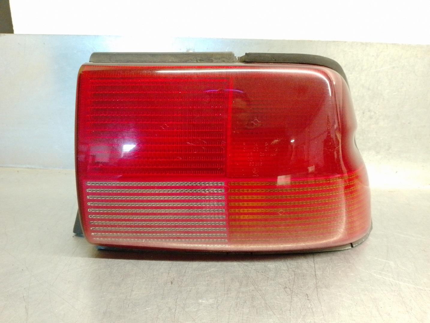 FORD Aizmugurējais labais lukturis 93AG13N004AA, DEALETA, 5PUERTAS 21726866