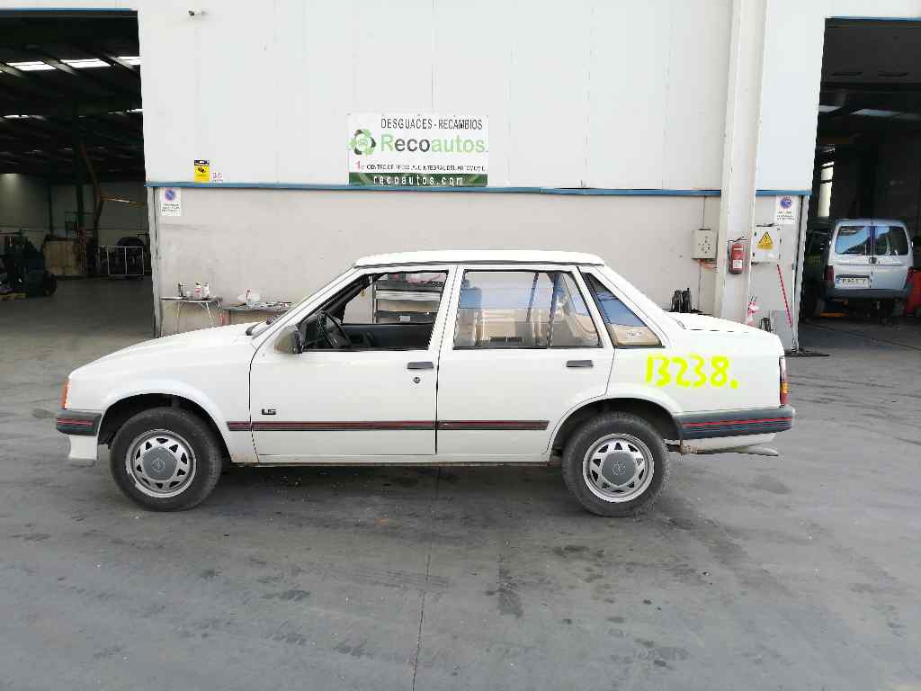 OPEL Corsa A (1982-1993) Бампер задний 4PUERTAS 19742577