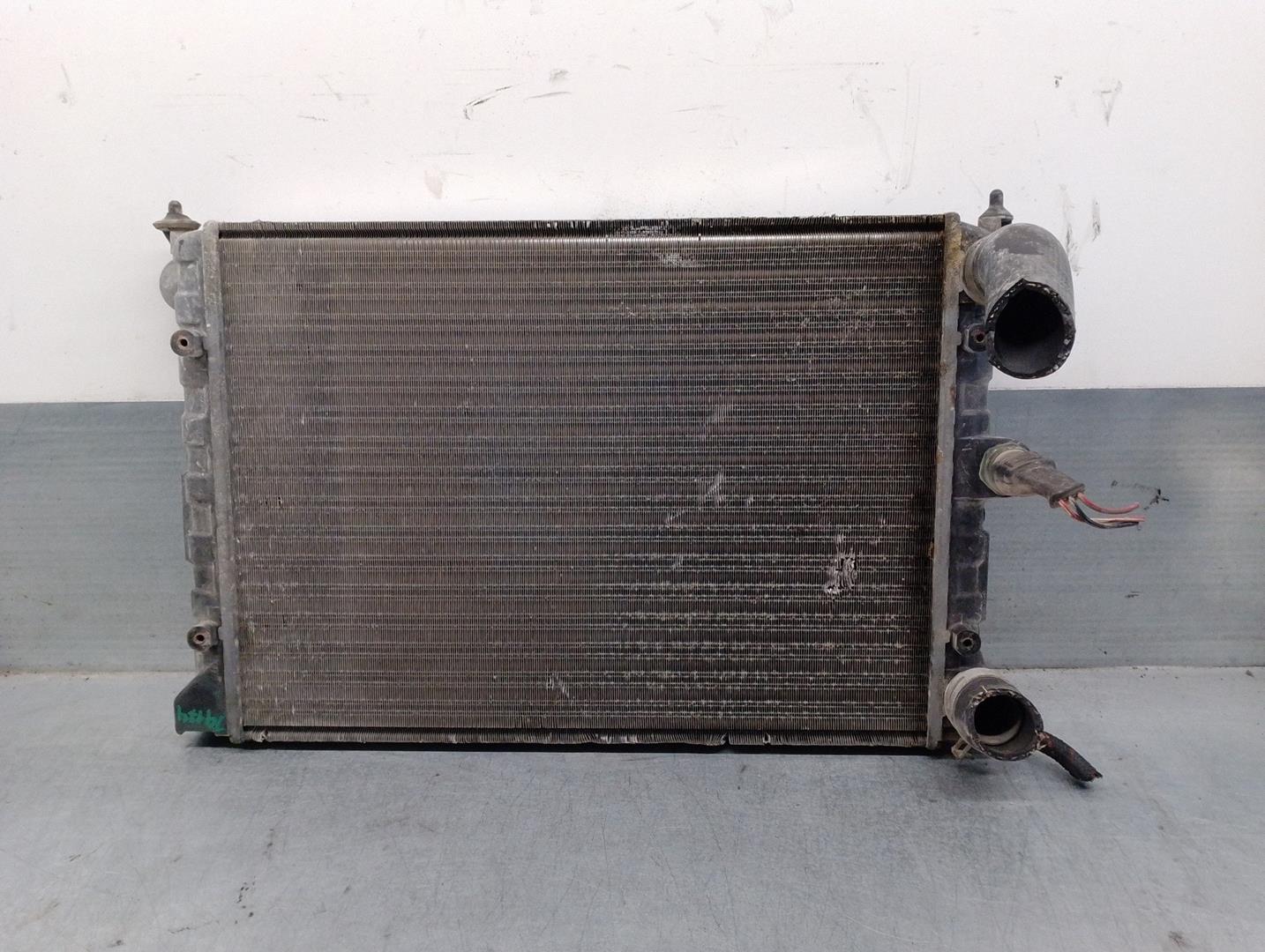 VOLKSWAGEN Polo 2 generation (1981-1994) Gaisa kondensācijas radiators 171121253CJ, 111946C, VALEO 24200860