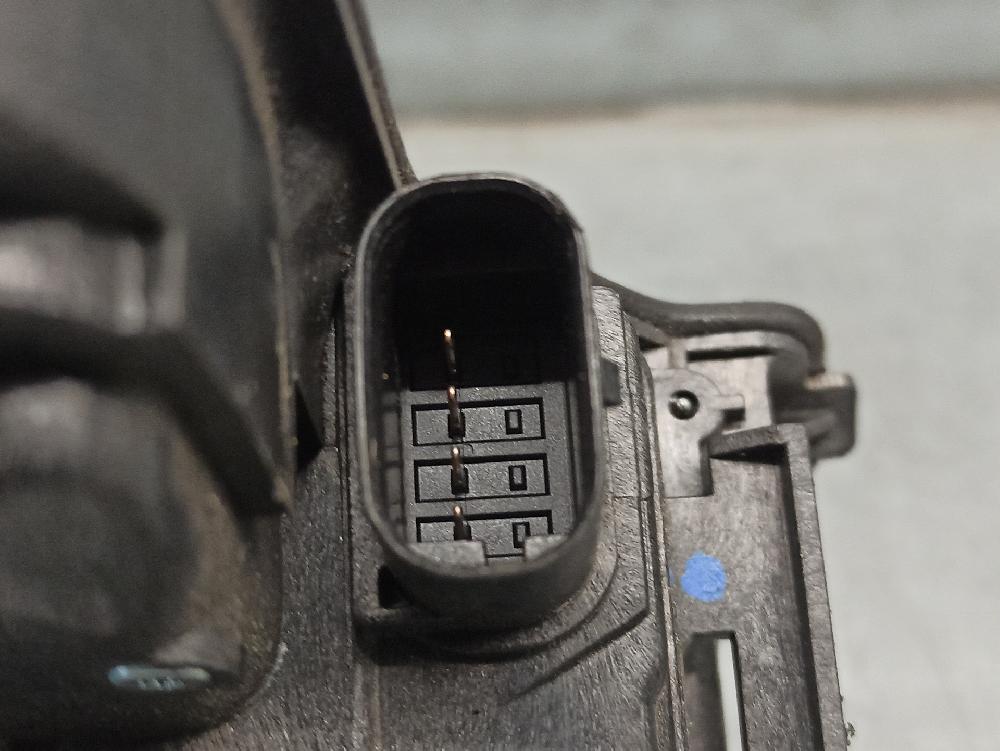 Fecho da porta tras esquerda B47C20A 51227281939 de Bmw 2 gran tourer (f46) 2014-0 150 CV - pieza usada