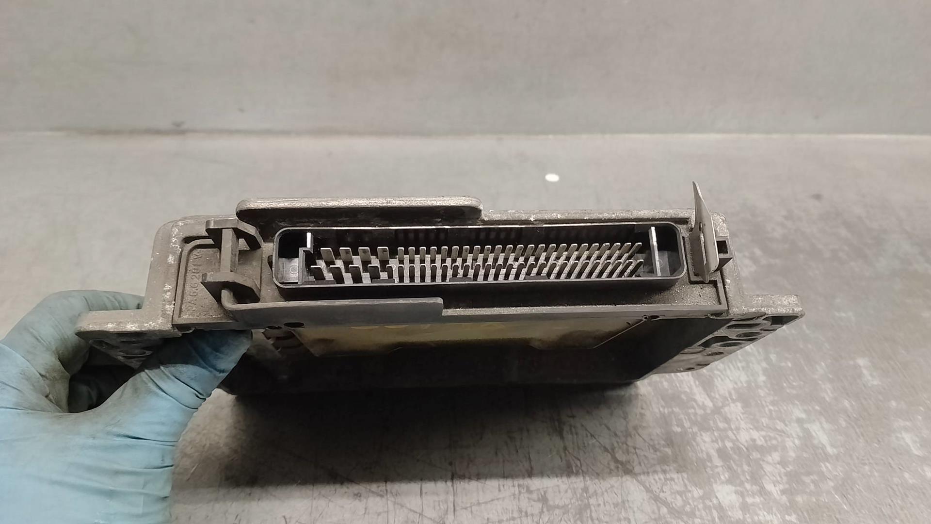 RENAULT Clio 3 generation (2005-2012) Engine Control Unit ECU 8200020959, S115303102C, SIEMENS 24219822