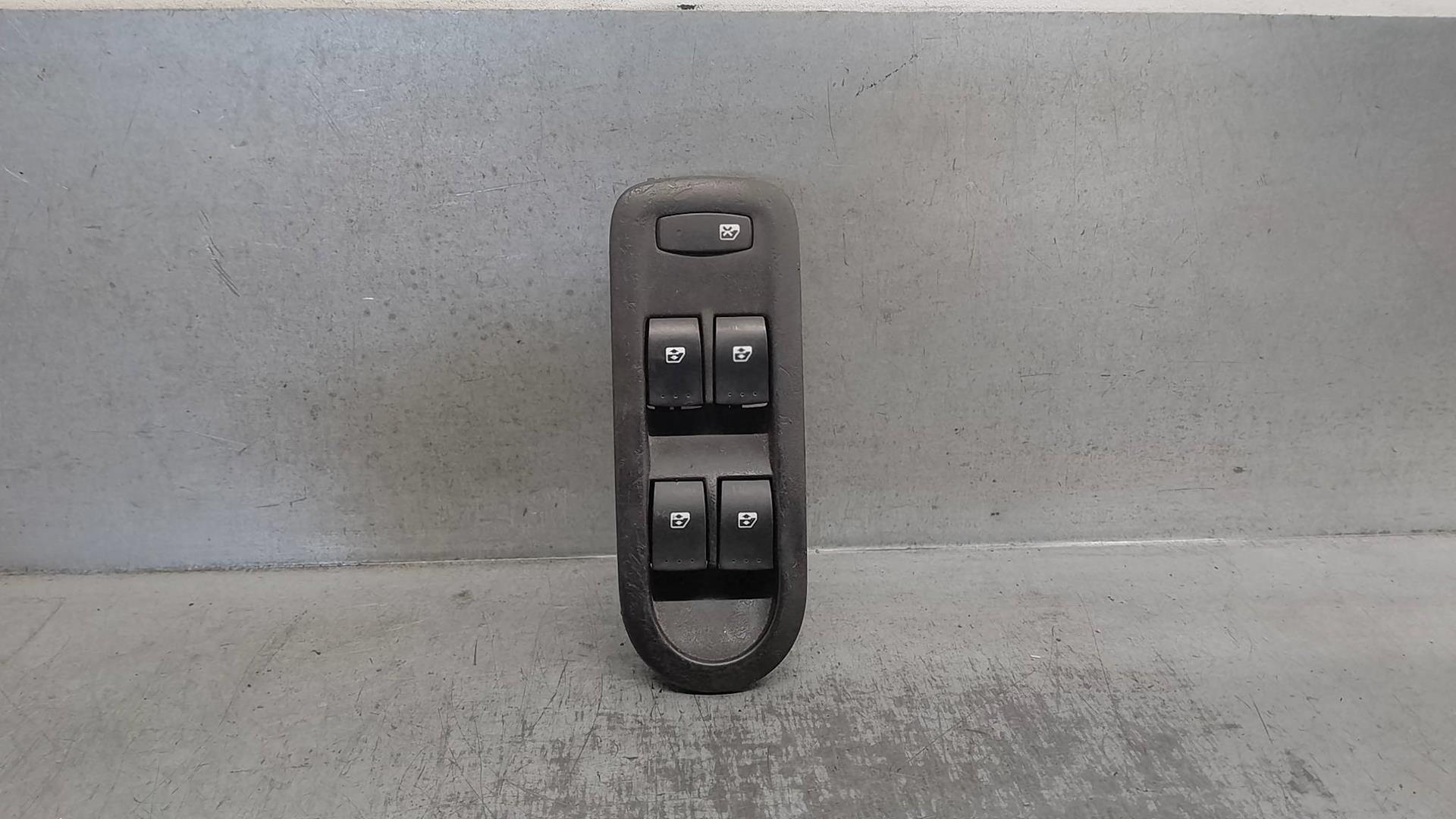 RENAULT Scenic 2 generation (2003-2010) Front Left Door Window Switch 156018070C 23907428